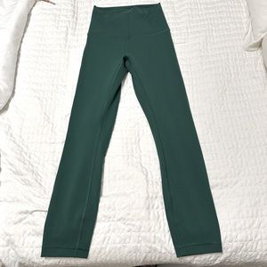 Women’s Lululemon Leggings Wunder Train High Rise Crop 23 in size 2